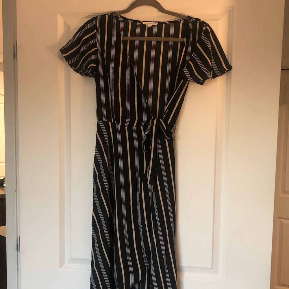 BLACK AND CREAM WRAP MAXI DRESS